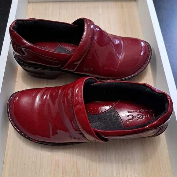 B.O.C. Born Concepts Burgundy Patent Leather Clogs/Mules   Size 7.5 - Picture 9 of 13